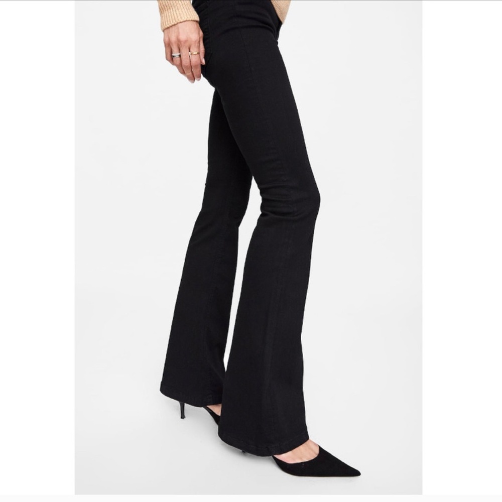 Zara The Skinny Flared Jeans .NWOT